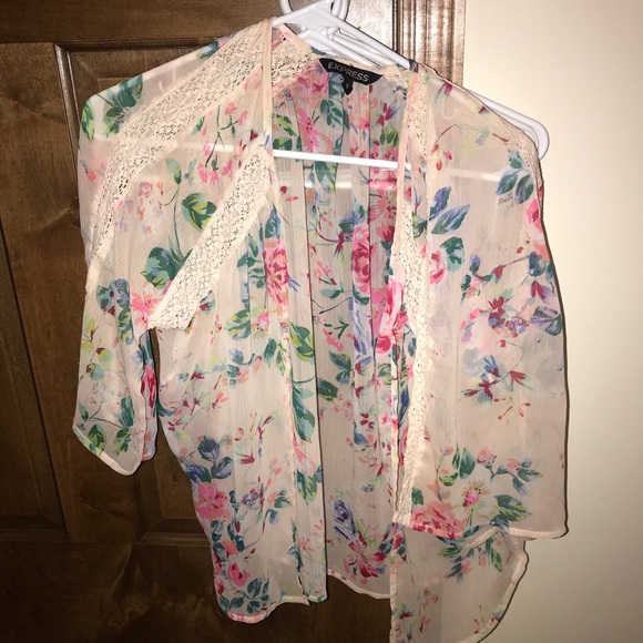 Tops - Picture 7 of 8